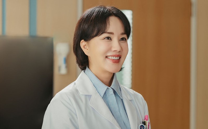 Vóc dáng ấn tượng của Uhm Jung Hwa ở tuổi 56